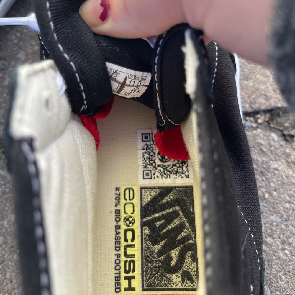 Vans - Picture 5 of 9